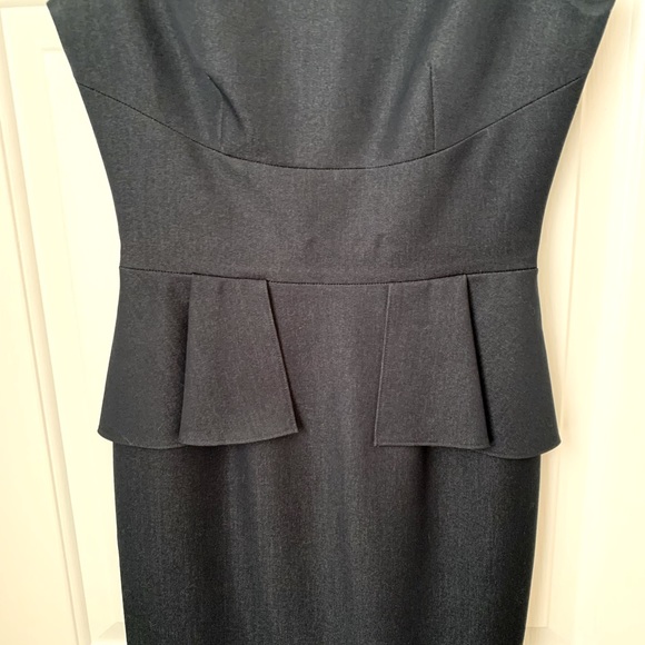 Tahari Sleeveless Peplum Navy Blue Dress with Denim-Like Fabric, Size 2 - Picture 6 of 9